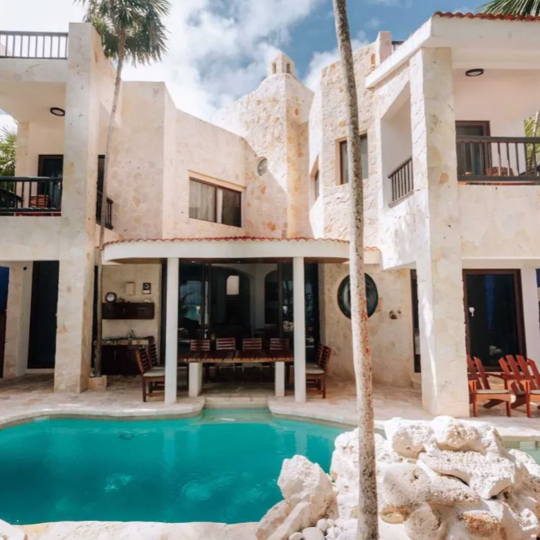 Akumal Breakers: 6-Bedroom Beachfront Villa in Akumal