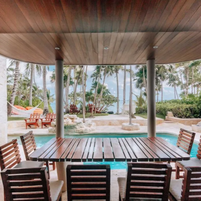Akumal Breakers: 6-Bedroom Beachfront Villa in Akumal