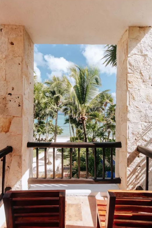 Akumal Breakers: 6-Bedroom Beachfront Villa in Akumal