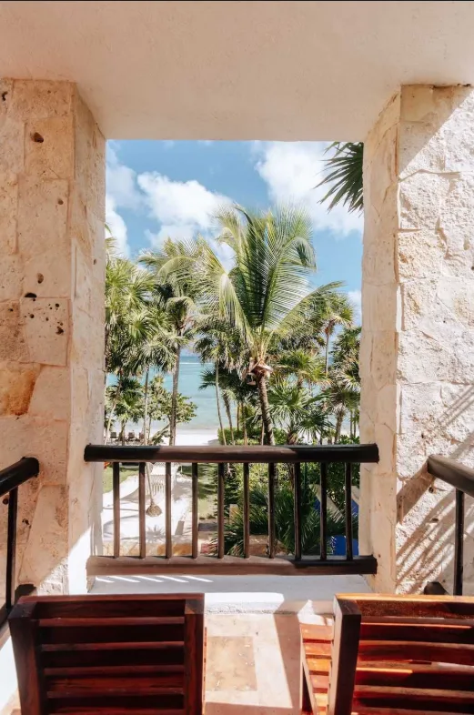 Akumal Breakers: 6-Bedroom Beachfront Villa in Akumal