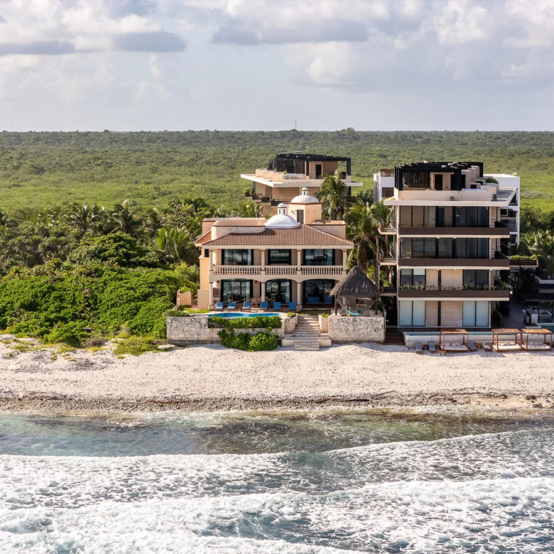 Casa Tres Palmeras: 4-Bedroom Beachfront Villa in Tankah Bay