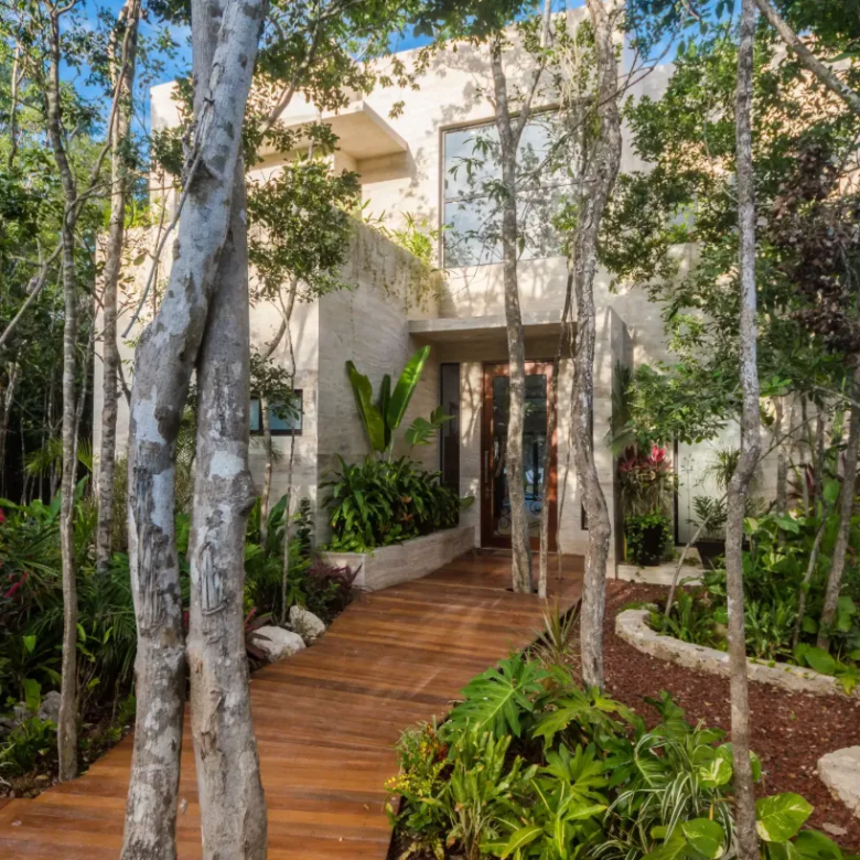 Casa Bindi: 3-to-4-Bedroom Villa in Región 15, Tulum