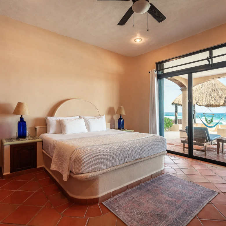 Casa Tres Palmeras: 4-Bedroom Beachfront Villa in Tankah Bay