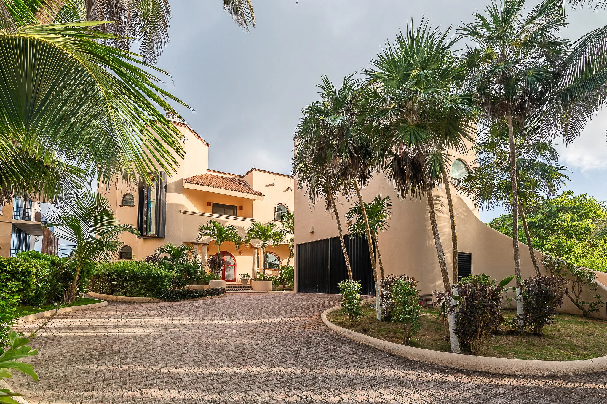 Casa Tres Palmeras: 4-Bedroom Beachfront Villa in Tankah Bay