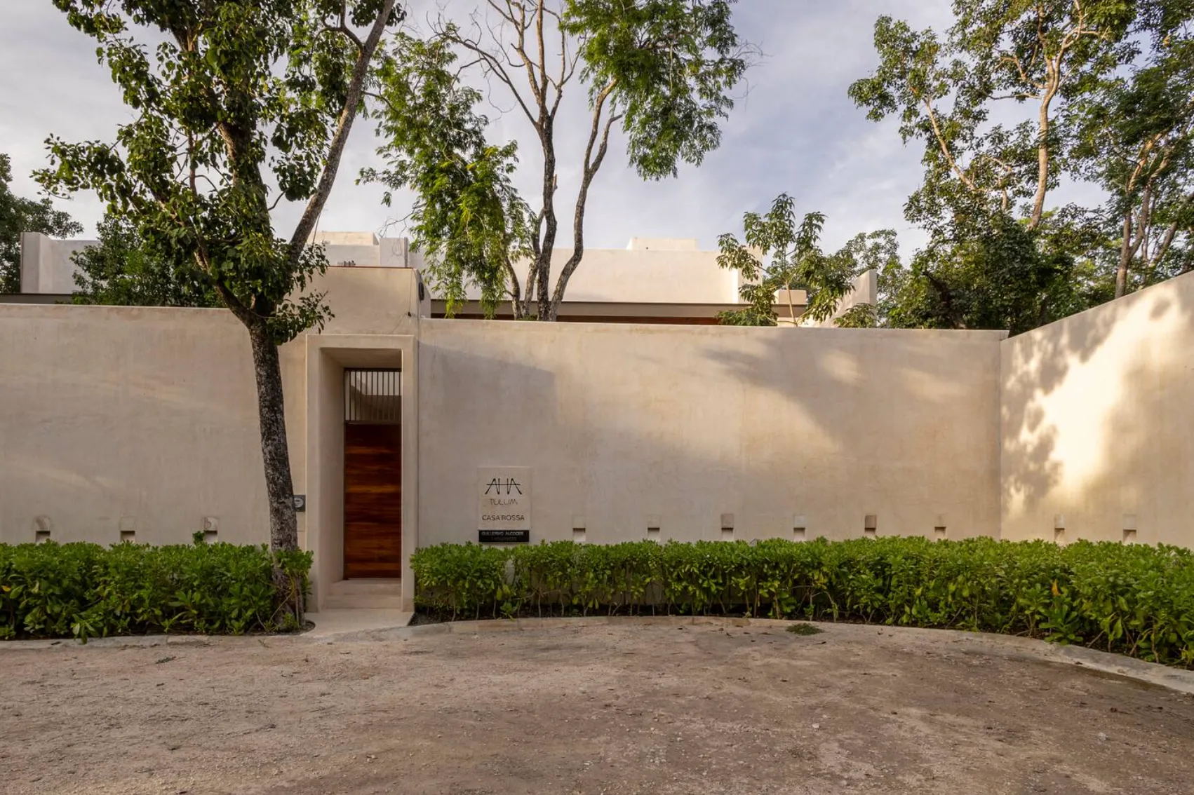 Casa Rossa: 4-Bedroom Villa by Guillermo Alcocer in Holistika, Tulum