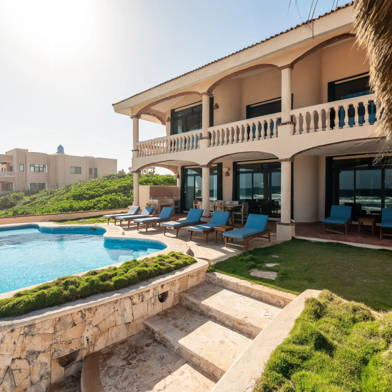 Casa Tres Palmeras: 4-Bedroom Beachfront Villa in Tankah Bay