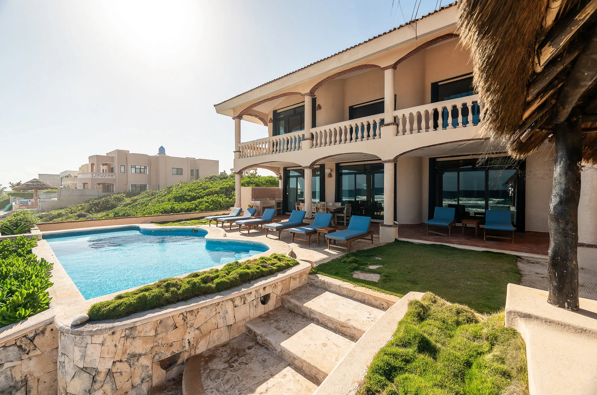 Casa Tres Palmeras: 4-Bedroom Beachfront Villa in Tankah Bay