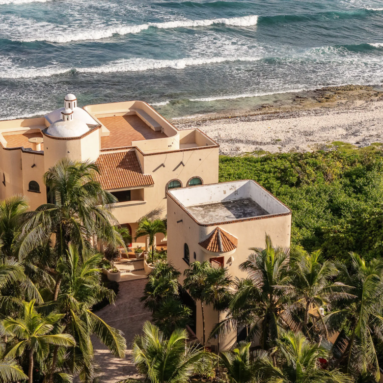 Casa Tres Palmeras: 4-Bedroom Beachfront Villa in Tankah Bay