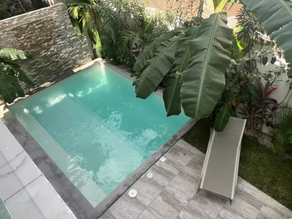 Private pool and garden of a four-bedroom villa in Ciudad Mayakoba, Playa del Carmen.
