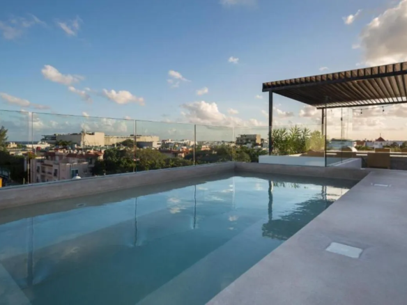 Rooftop pool and jacuzzi at Anah Suites, Playa del Carmen
