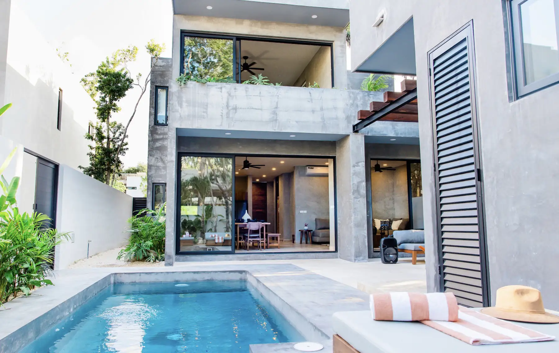 villa-7-aldea-zama-tulum-facade.webp Freestanding facade of Villa 7 in Aldea Zama, Tulum.