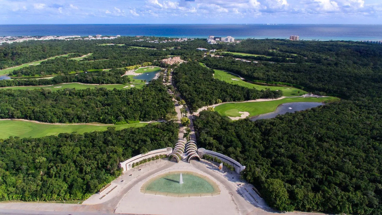The Village Corasol 3-208: 2-Bedroom Condo, Playa del Carmen