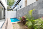 Pool and covered terrace at the Vía Cumbres villa