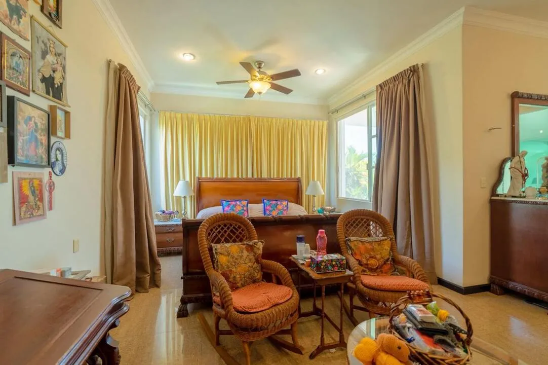Colonial 5-Bedroom Pool Villa in Lagos del Sol, Cancún