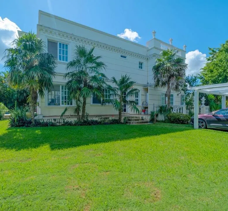 Colonial 5-Bedroom Pool Villa in Lagos del Sol, Cancún