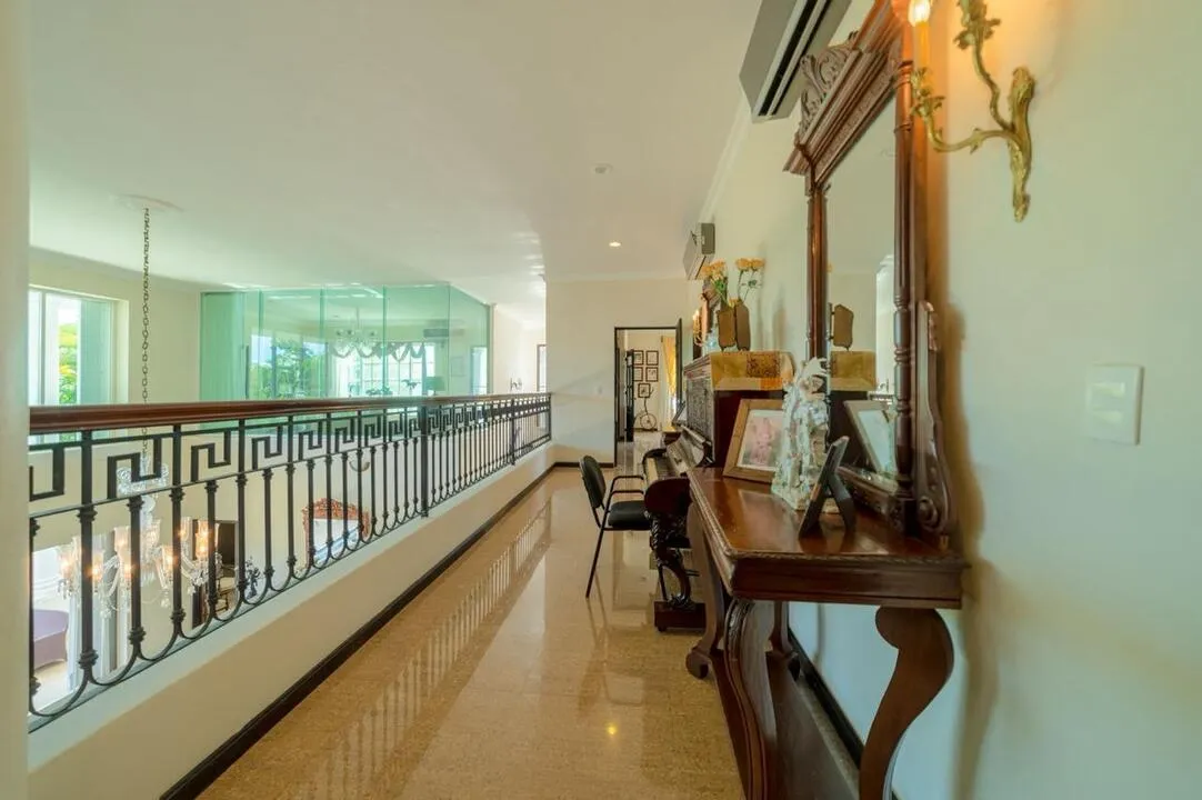 Colonial 5-Bedroom Pool Villa in Lagos del Sol, Cancún