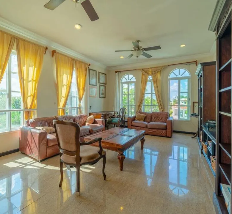 Colonial 5-Bedroom Pool Villa in Lagos del Sol, Cancún