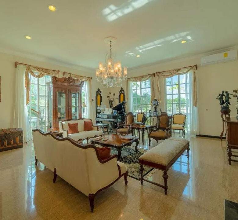 Colonial 5-Bedroom Pool Villa in Lagos del Sol, Cancún