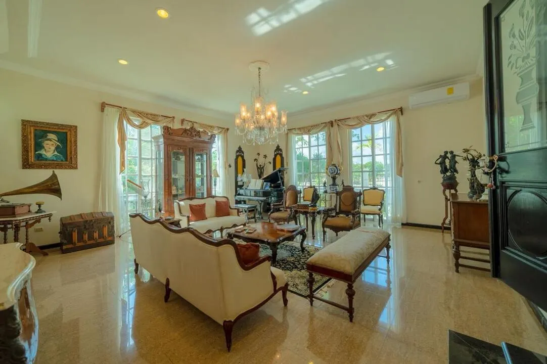 Colonial 5-Bedroom Pool Villa in Lagos del Sol, Cancún