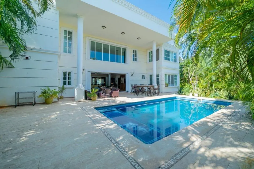 Colonial 5-Bedroom Pool Villa in Lagos del Sol, Cancún