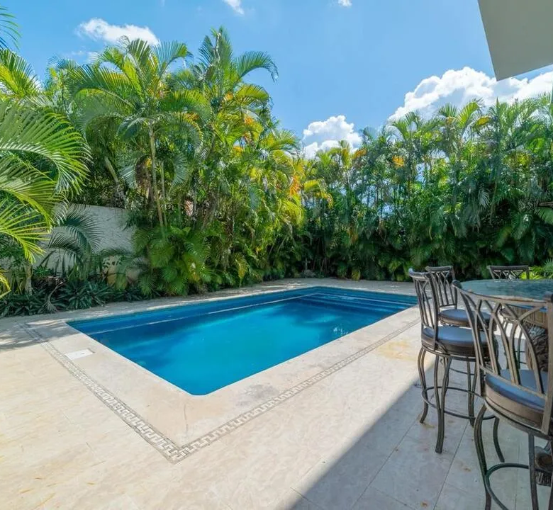 Colonial 5-Bedroom Pool Villa in Lagos del Sol, Cancún