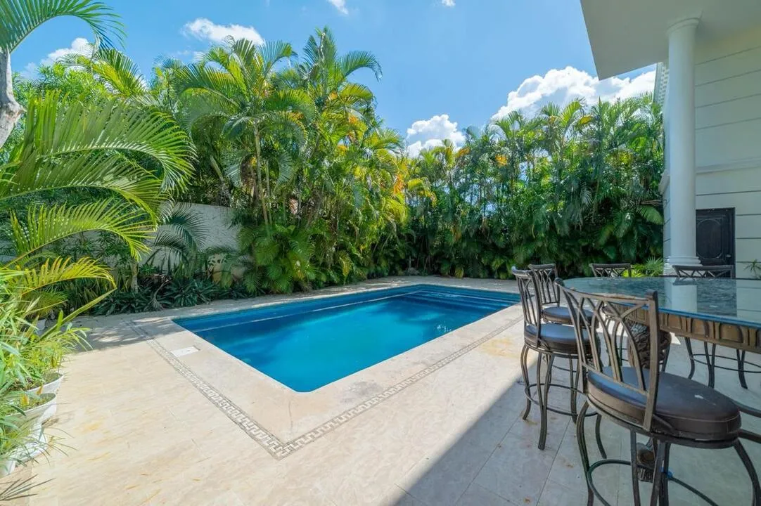 Colonial 5-Bedroom Pool Villa in Lagos del Sol, Cancún