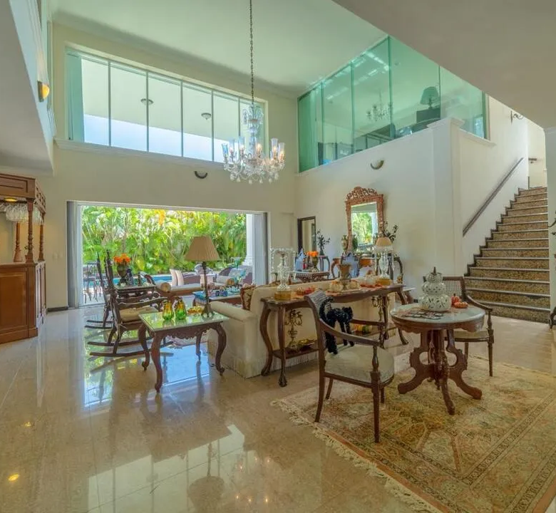 Colonial 5-Bedroom Pool Villa in Lagos del Sol, Cancún