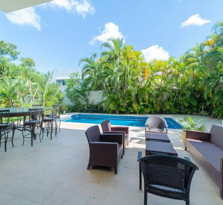 Colonial 5-Bedroom Pool Villa in Lagos del Sol, Cancún