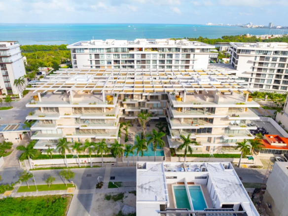 ALBA Puerto Cancún marina condo building