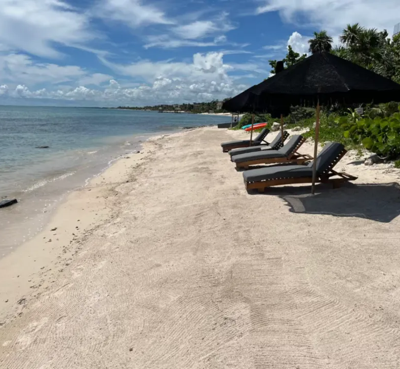 Antal: 3-Bedroom Oceanfront Residence with Private Rooftop in Tankah Bay, Tulum
