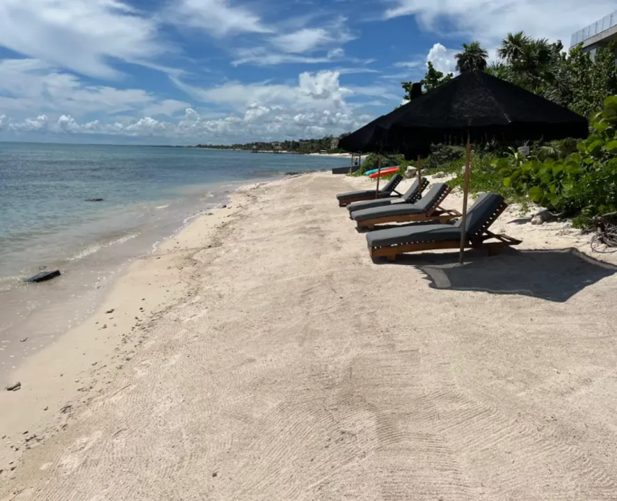 Antal: 3-Bedroom Oceanfront Residence with Private Rooftop in Tankah Bay, Tulum