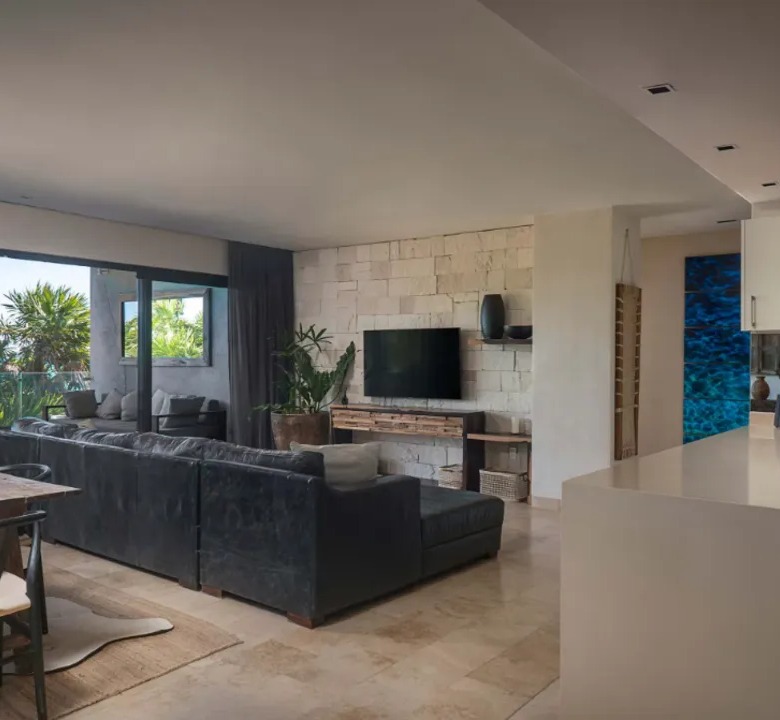 Antal: 3-Bedroom Oceanfront Residence with Private Rooftop in Tankah Bay, Tulum
