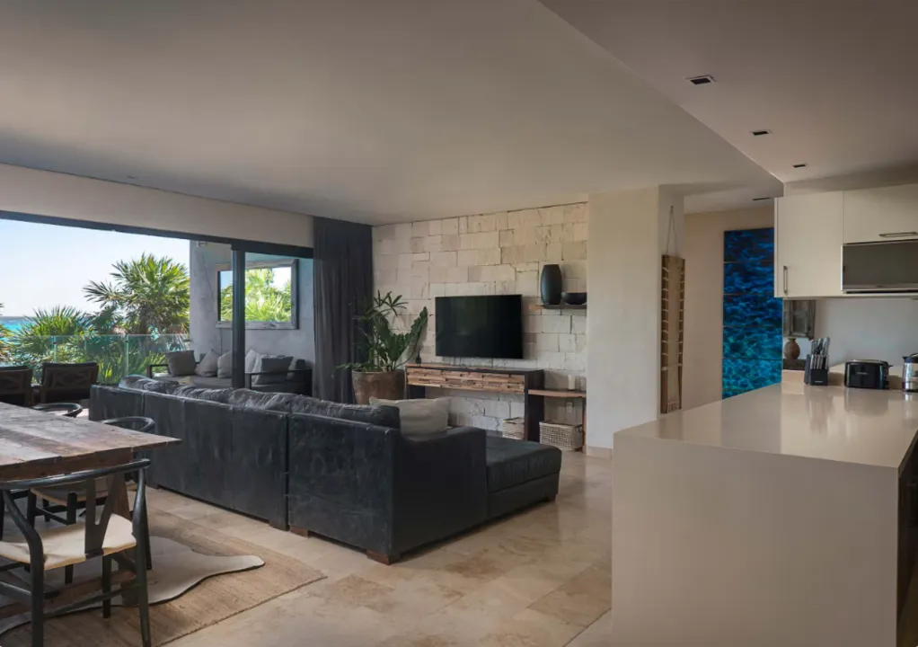 Antal: 3-Bedroom Oceanfront Residence with Private Rooftop in Tankah Bay, Tulum