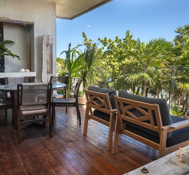 Antal: 3-Bedroom Oceanfront Residence with Private Rooftop in Tankah Bay, Tulum
