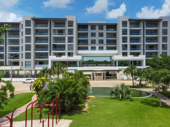 Arbolada Towers 2 and 3 bedroom condo building in Cancún