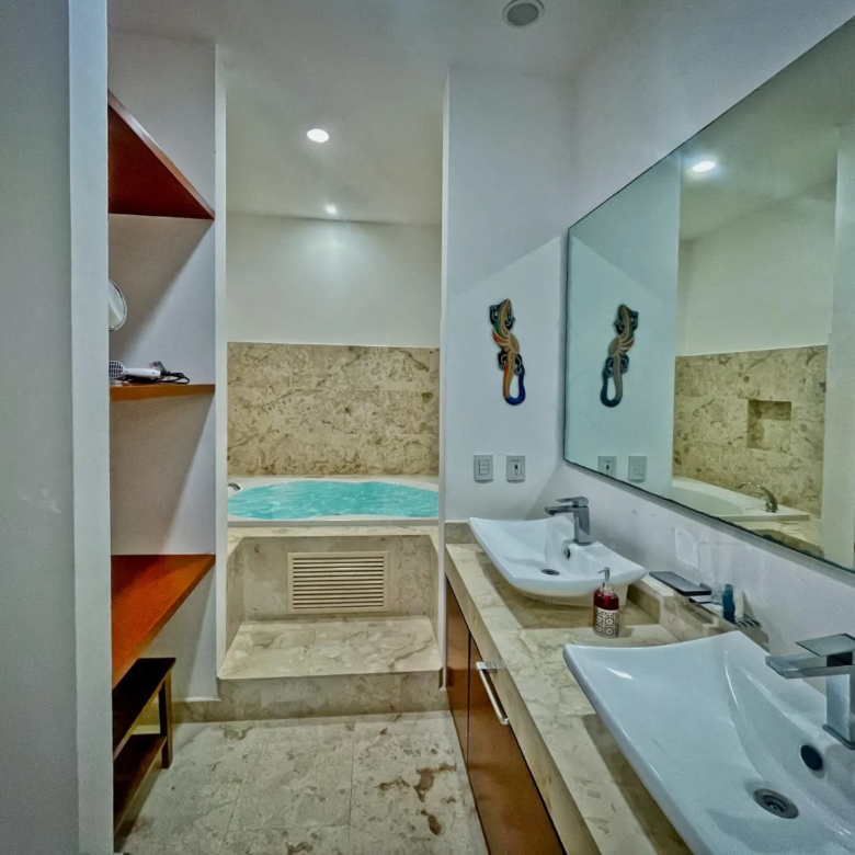 Casa Bahamas, Tulum Country Club: 3-Bedroom Villa with Heated Poo