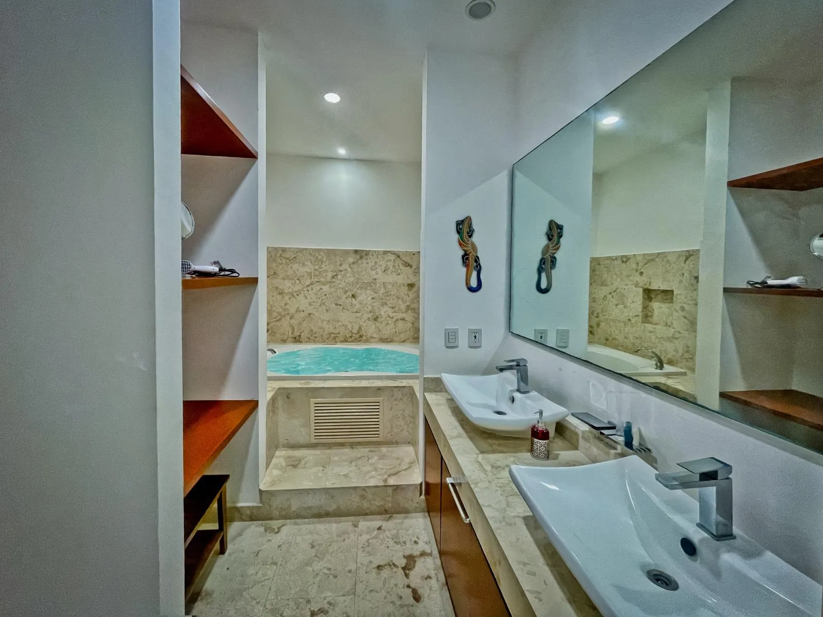 Casa Bahamas, Tulum Country Club: 3-Bedroom Villa with Heated Poo