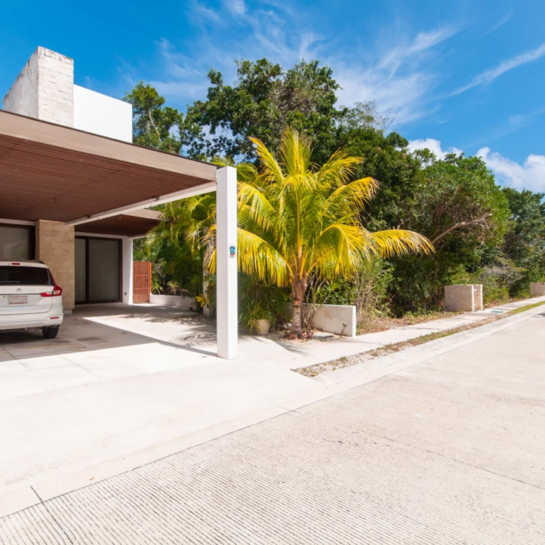 Casa Bahamas, Tulum Country Club: 3-Bedroom Villa with Heated Poo