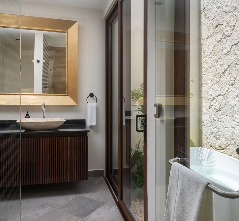 Casa Vani: Exceptional 4-Bedroom Beachfront Villa in Tankah Bay