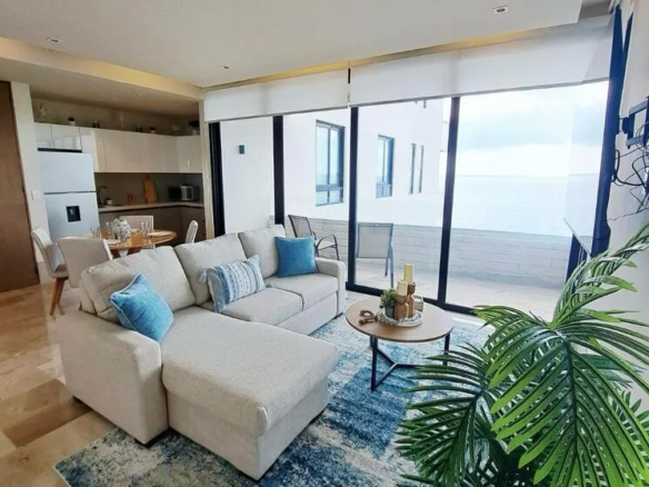 Direct sea view from the Distrito Puerto unit;