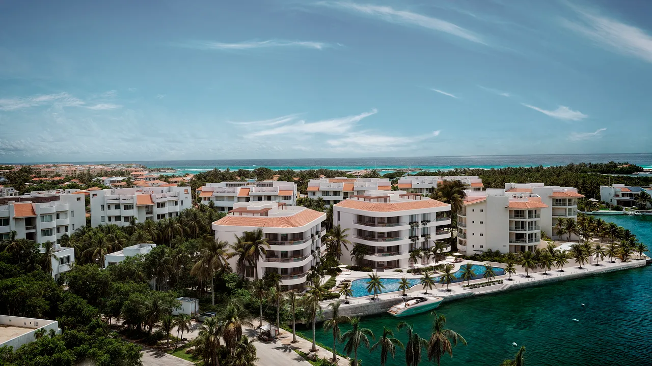 Gran Peninsula 3 and 4 Bedroom Condos in Puerto Aventuras