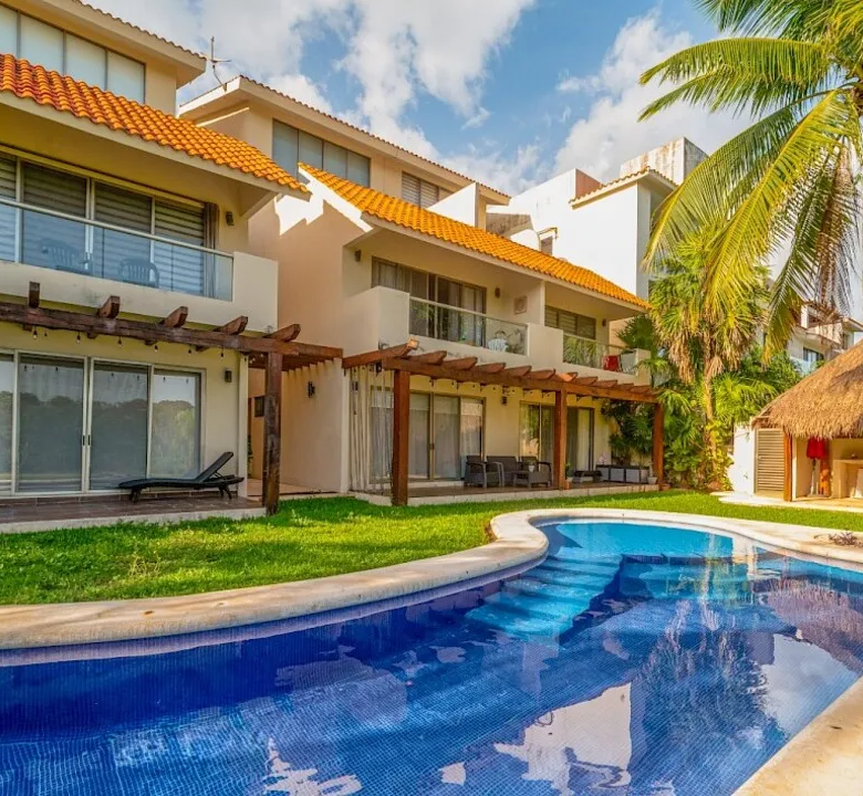 La Cima 2-Bedroom Golf-View Condo in Puerto Aventuras