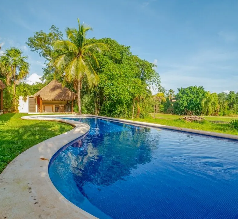 La Cima 2-Bedroom Golf-View Condo in Puerto Aventuras