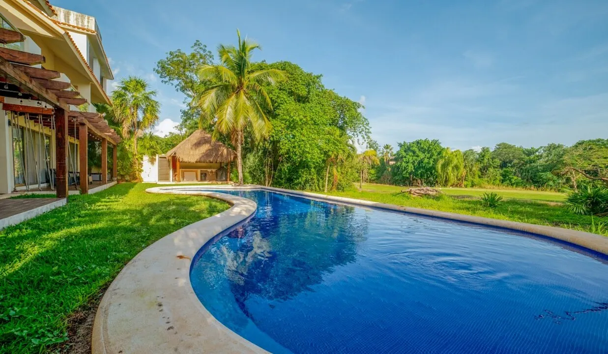 La Cima 2-Bedroom Golf-View Condo in Puerto Aventuras