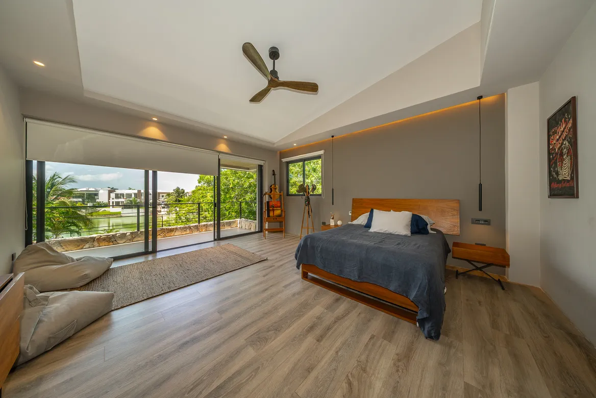 Lakefront 4-Bedroom Villa in Lagos del Sol, Cancún