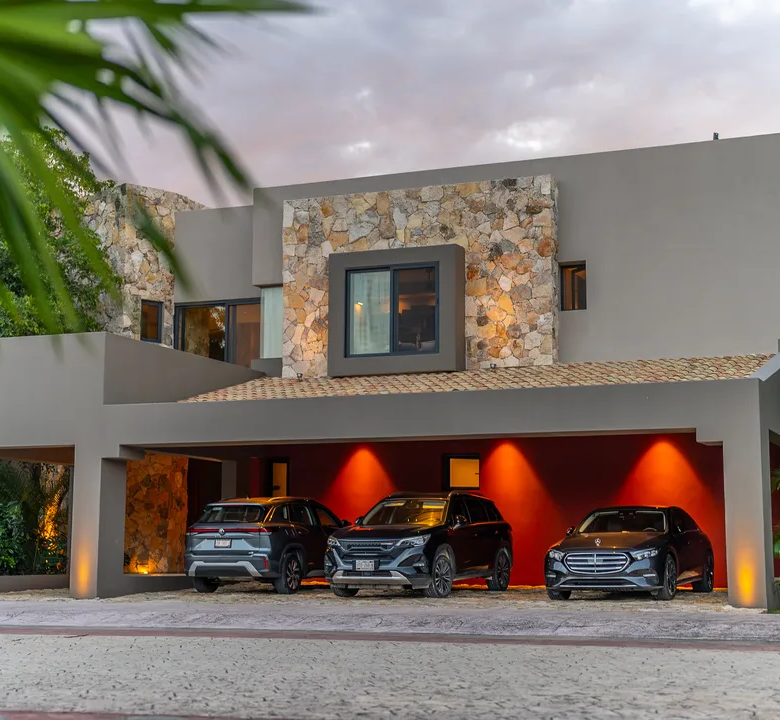 Lakefront 4-Bedroom Villa in Lagos del Sol, Cancún