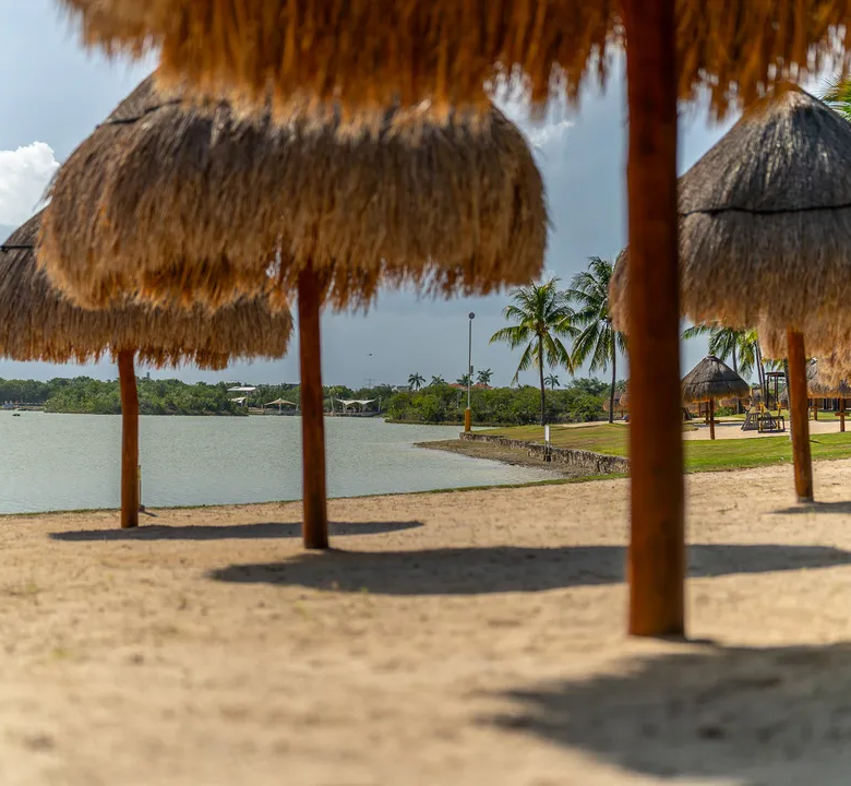 Lakefront 4-Bedroom Villa in Lagos del Sol, Cancún
