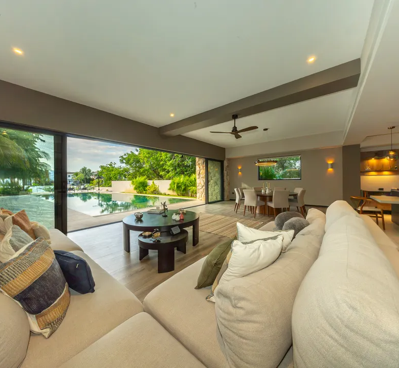 Lakefront 4-Bedroom Villa in Lagos del Sol, Cancún