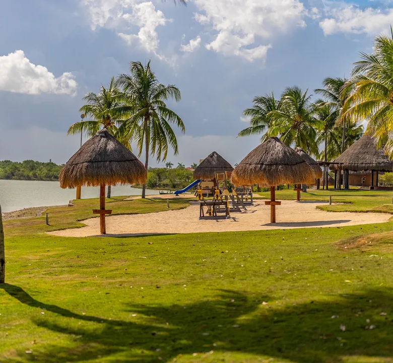 Lakefront 4-Bedroom Villa in Lagos del Sol, Cancún