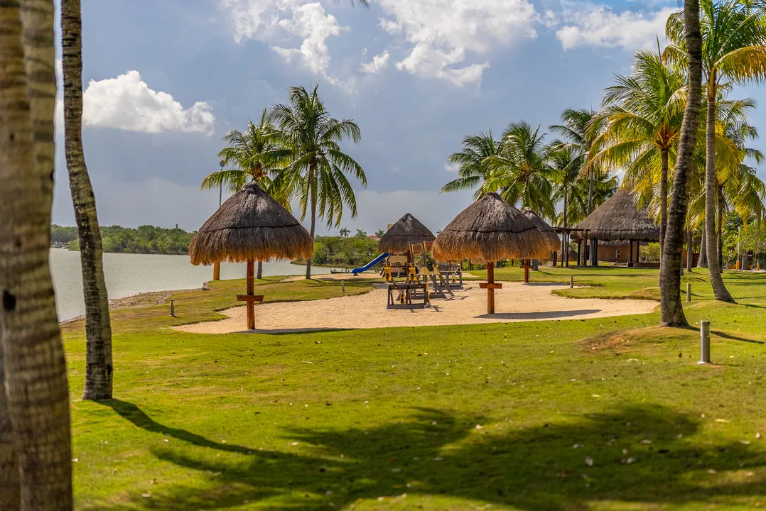 Lakefront 4-Bedroom Villa in Lagos del Sol, Cancún